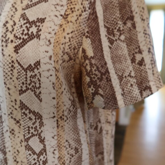 $225 Equipment snakeskin print 100% silk short sleeve shirt top XS beige/brown - Picture 11 of 15